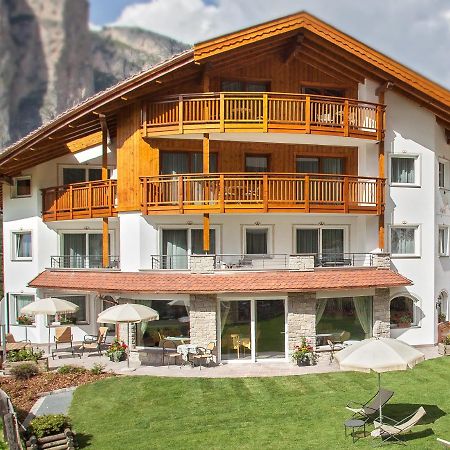 Apartments Aghel ***S Selva di Val Gardena Exterior photo