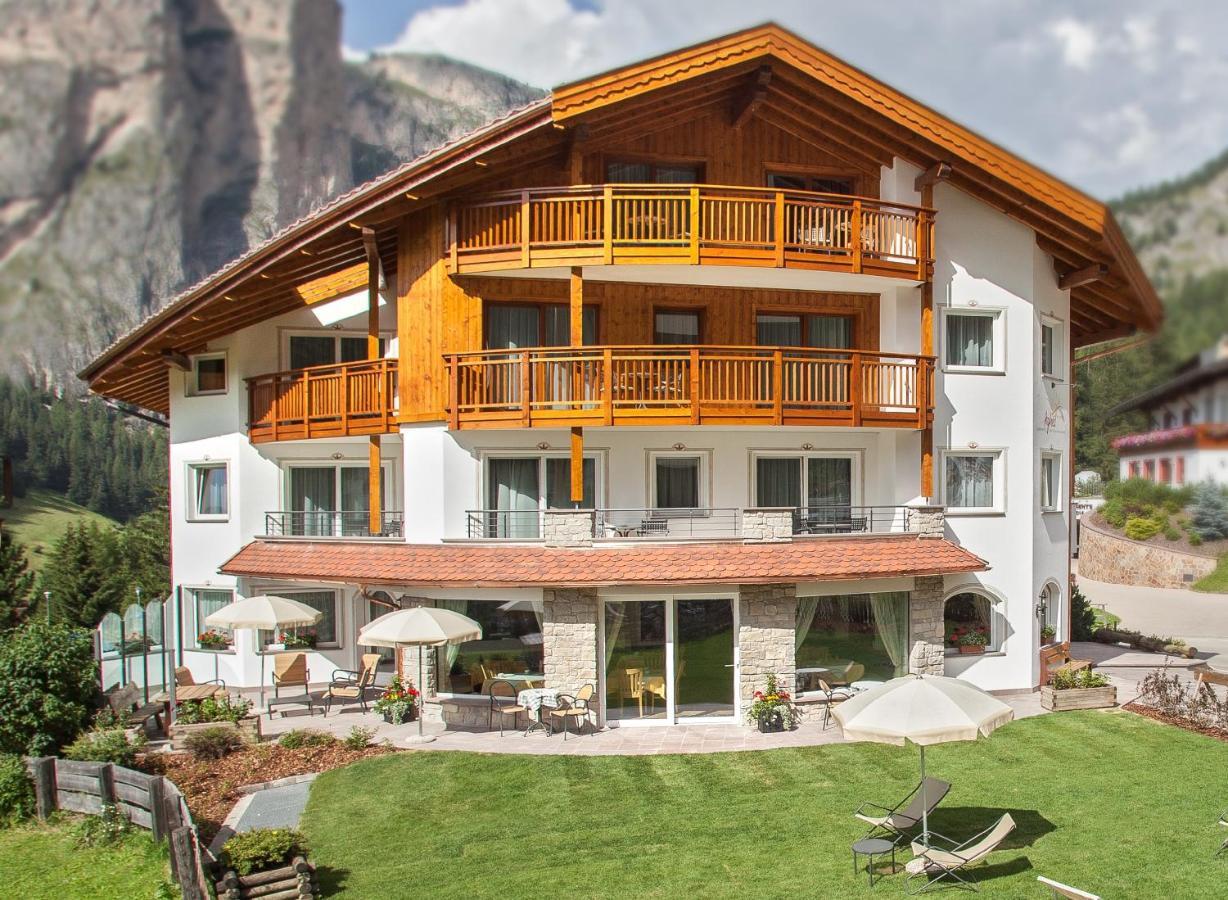 Apartments Aghel ***S Selva di Val Gardena Exterior photo